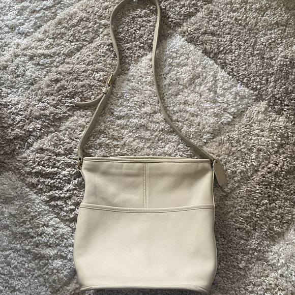 Vintage Coach Ivory Bucket Bag - Picture 1 of 2